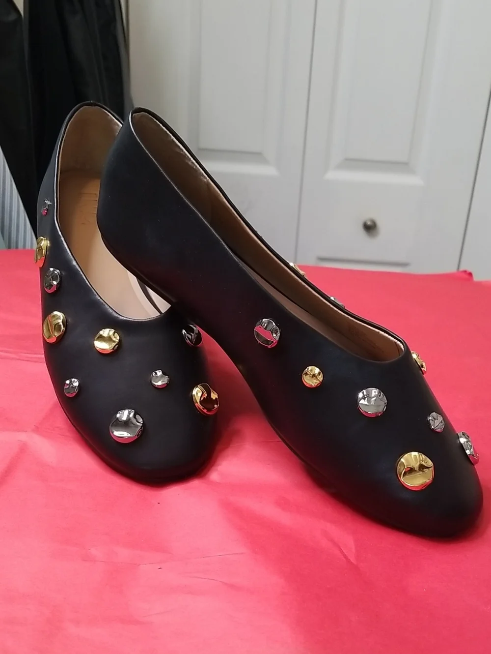 I.N.C. womens slip on flats size 8.5 embellished w/gold/silver discs EUC